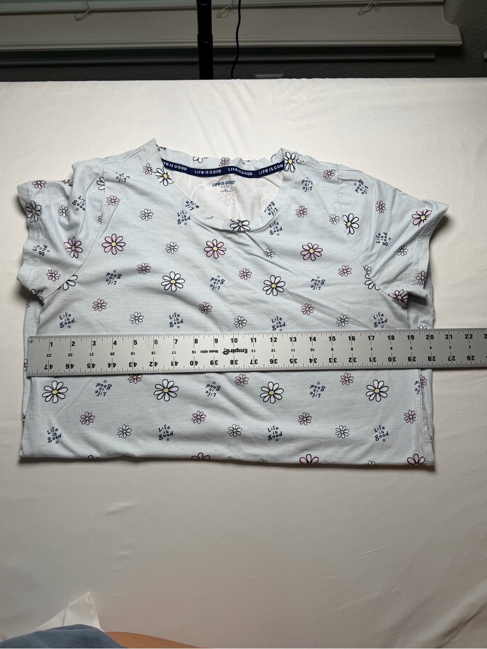 Life Is Good White Short-Sleeve Daisy Tee with Pink & Yellow Accents Sleep PJs